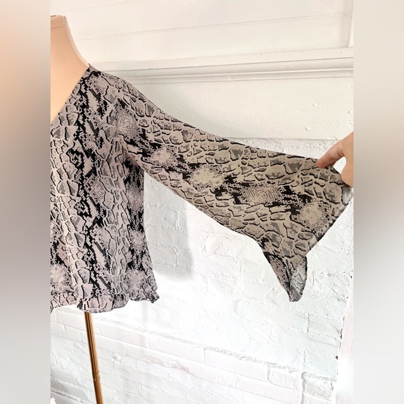 Parker Rita Snakenet Silk Blouse Greige Black Python Snake Print Bell Sleeve - Picture 14 of 14